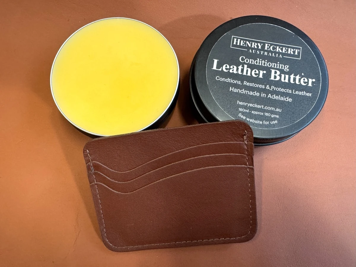 Máslo na kožené sedačce funguje lépe než drahé čistidlo – jak to funguje - image 2