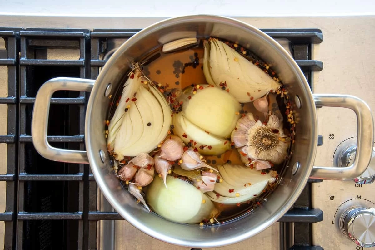 Sůl a ocet na plotnu – jak vrátit lesk bez chemie