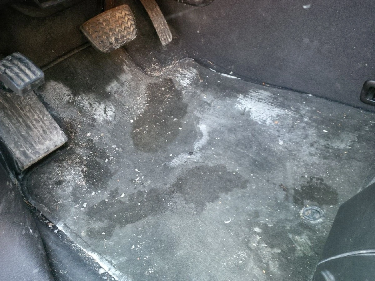 Sůl na špinavé skvrny na kobercích funguje lépe než chemie