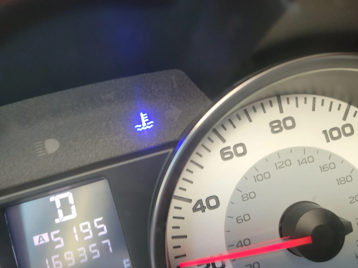 Mechanici prozradili: nejčastější chyba při zahřívání auta v zimě - image 2