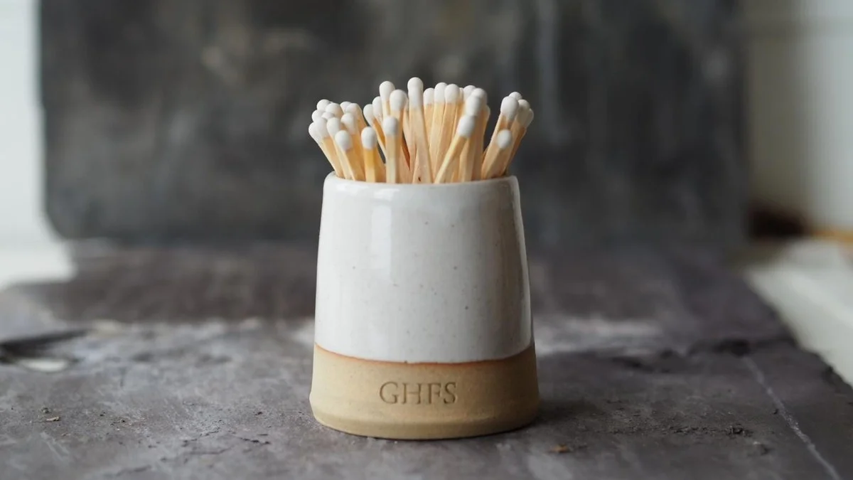 Umístěte sirky do květináčů a květiny vám to odmění růstem