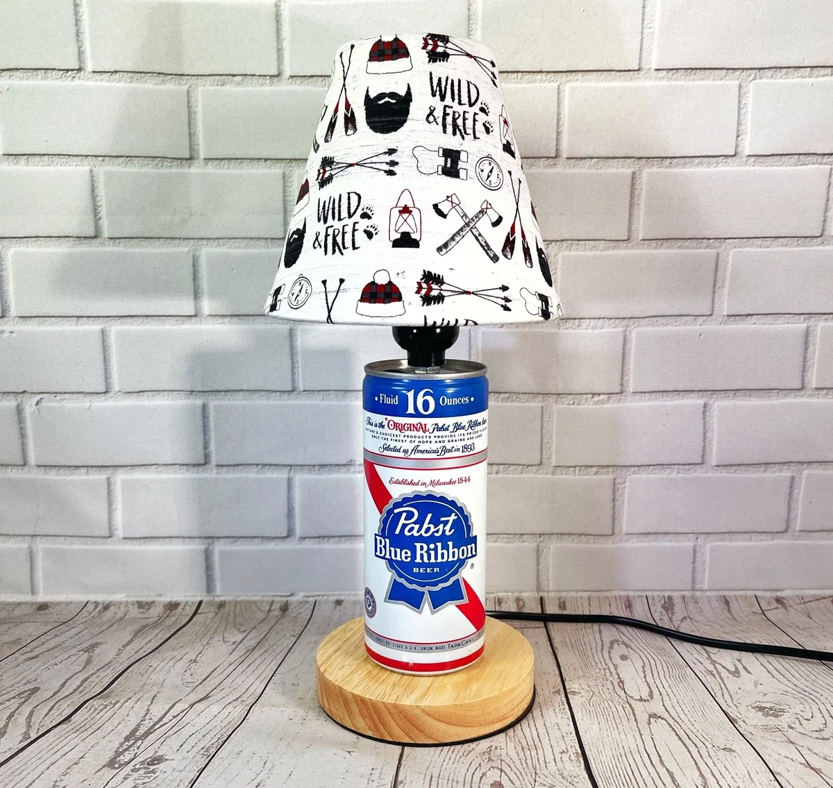 Plechovka od piva jako lampička? Design hack, který funguje