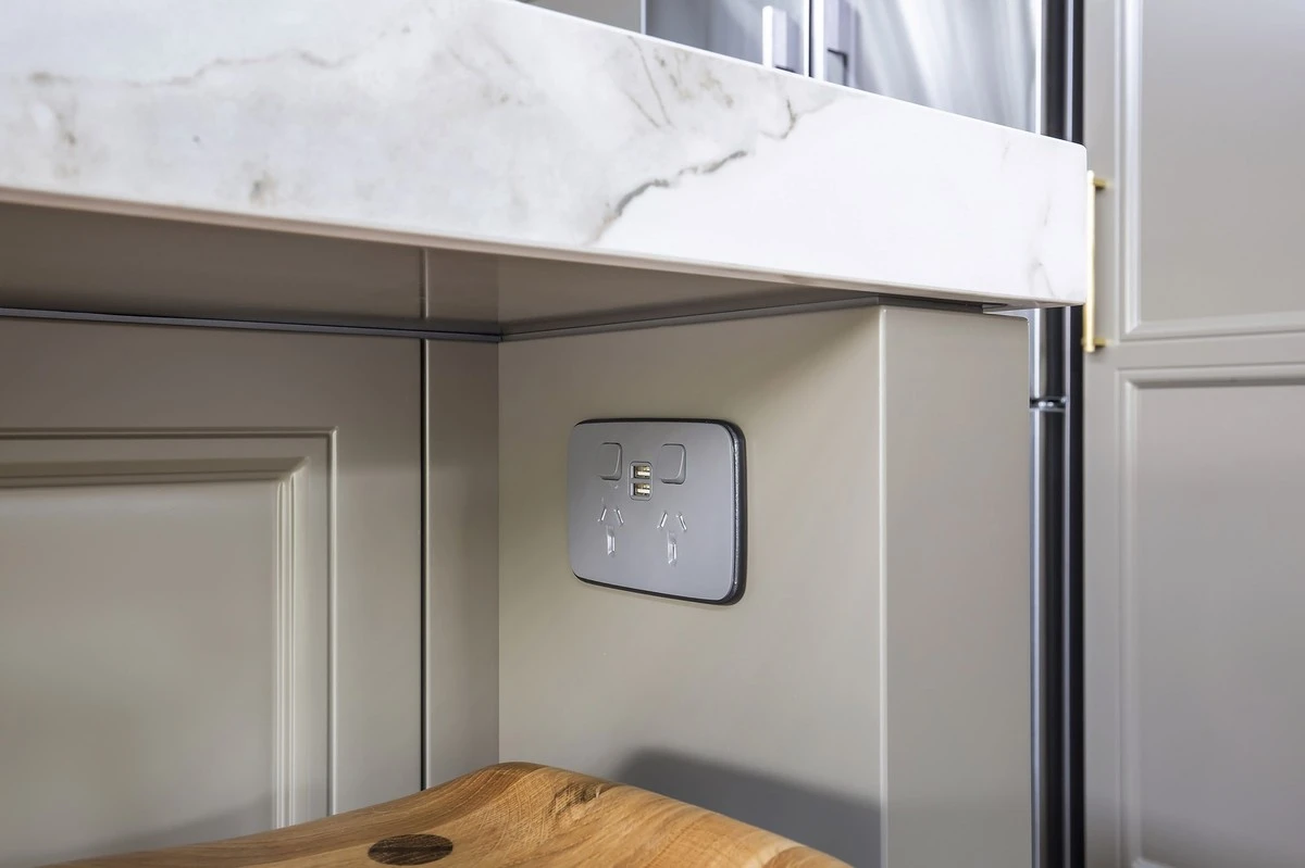 Elektrikáři vám budou vděčni: nikdy nezapojujte lednici tímto způsobem - image 1