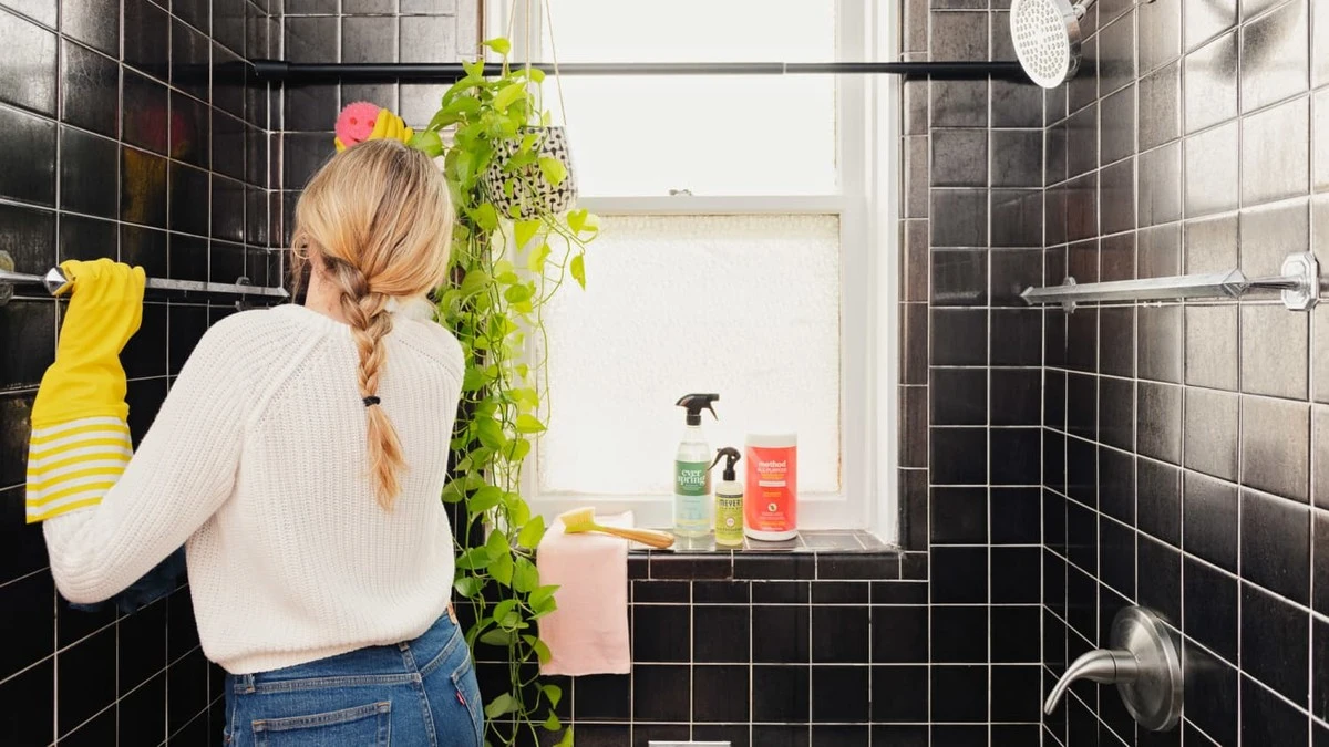 Obyčejná špejle v koupelně řeší plíseň bez chemie - image 1