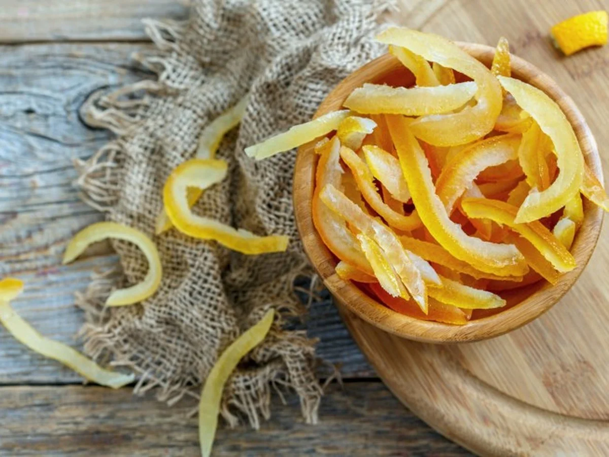 Citronová kůra v mikrovlnné troubě čistí vzduch lépe než spreje